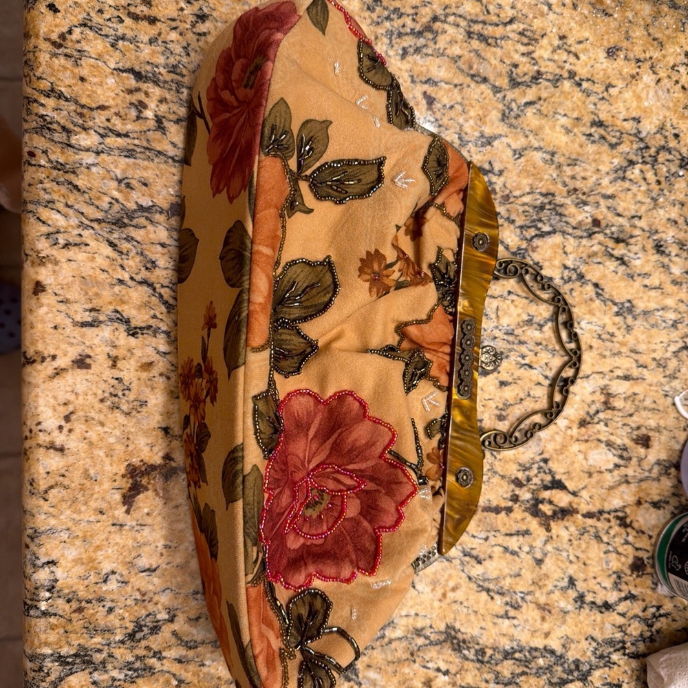 Vintage 
 floral purse with beaded details - Picture 2 of 6